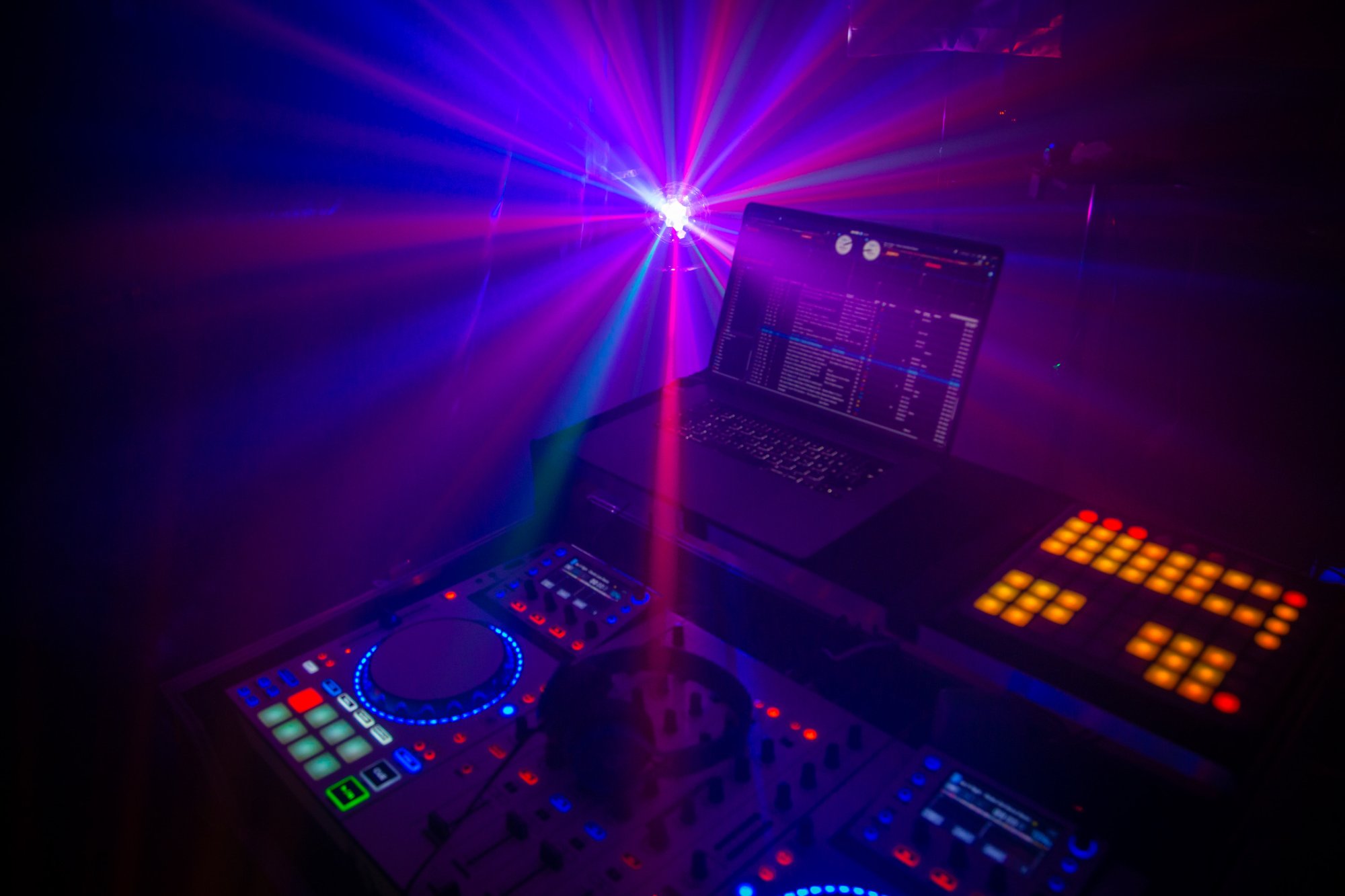 Bild von der Webseite von DJ 5TEFAN5